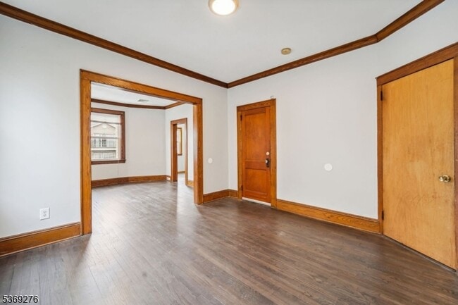 Building Photo - 410 E Kinney St