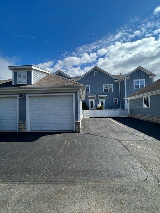 Building Photo - 2 Bed 2.5 Bath Condo in Downtown Powell Available for Pre-Lease!