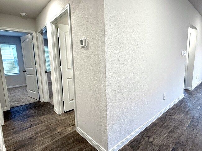 Building Photo - 1305 Middleton Grv