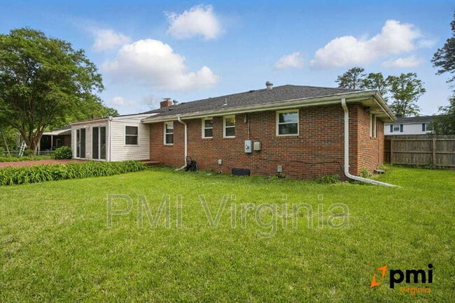 Building Photo - 4012 Nina Dr