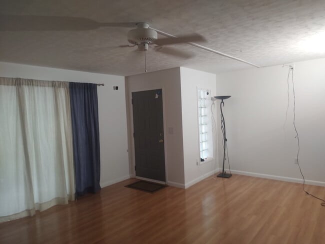 Building Photo - "$200 move in Special. Quite and Peaceful 2-Bed, 2-Bath Condo in Palm Harbor – 1070 Sq Ft."