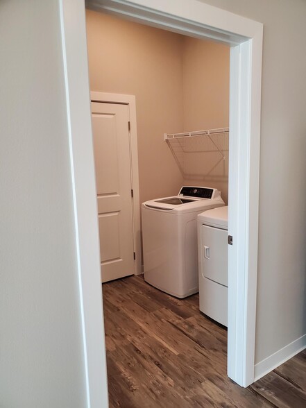 In-Unit Laundry - 802 Reed St