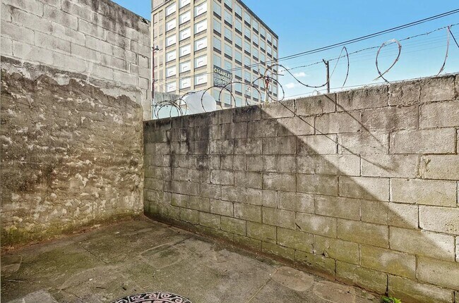 Building Photo - Four Bed Norris Square Home