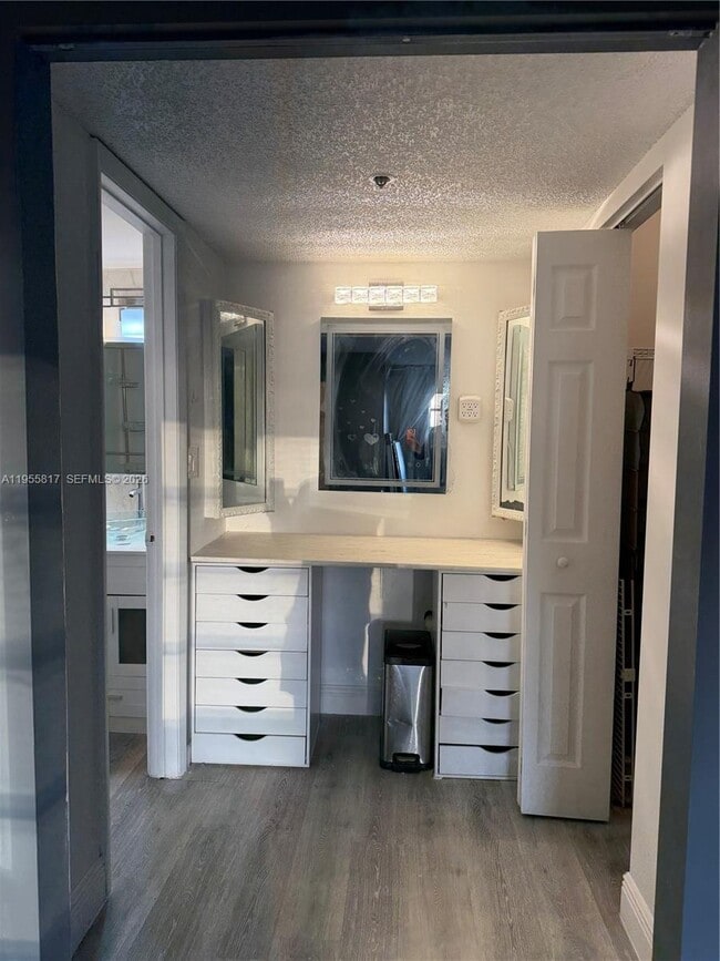 Building Photo - 3910 Inverrary Blvd