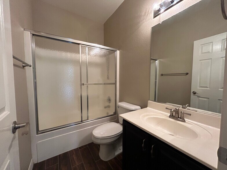 Building Photo - 5163 W Village Dr