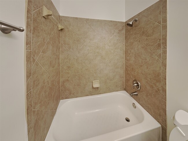 Building Photo - 2515 Pioneer Oaks Dr