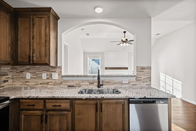 Building Photo - 1514 Fredrick Dr