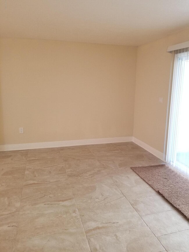 Building Photo - 182 Ulster Ln