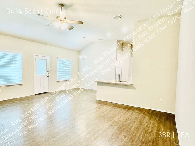 Building Photo - 3434 Scott Cir