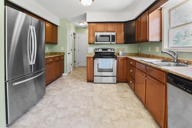 Building Photo - Pet Friendly Three Bedroom with Bonus!