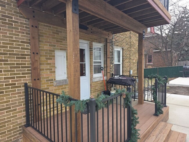 Building Photo - 3 bedroom Cudahy lower