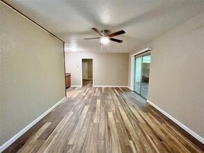 Building Photo - 907 S Bowen Rd