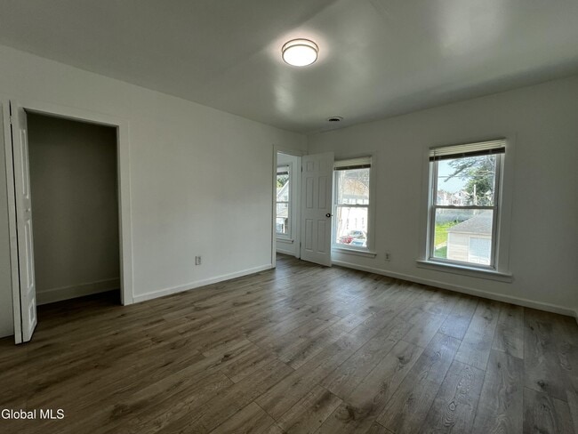 Building Photo - 21 Grove Pl