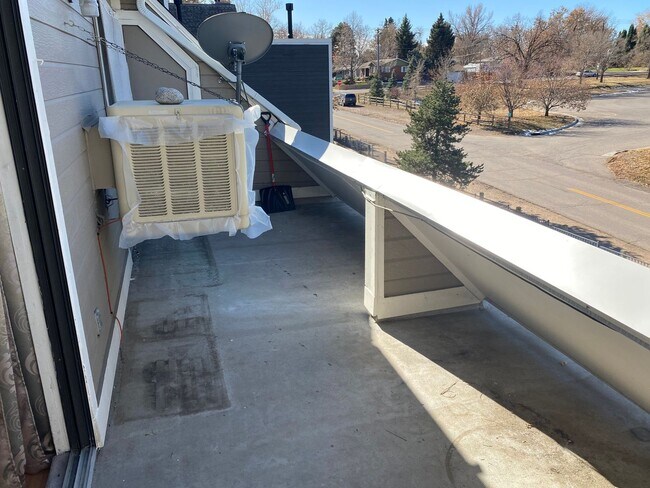 Building Photo - NICE TOP FLOOR APARTMENT IN LITTLETON!!!