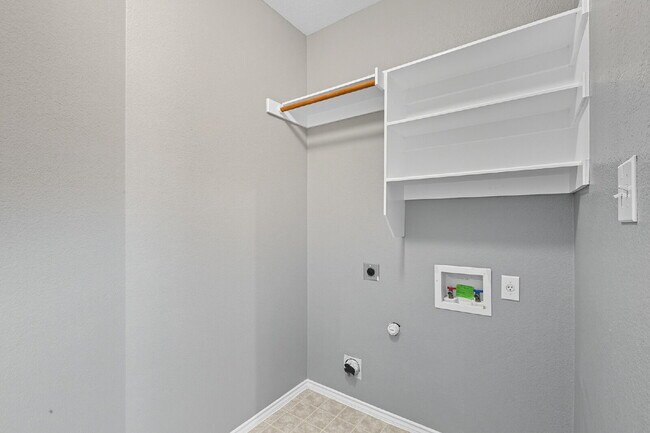 Building Photo - 3 Bedroom in Kyle with Fresh Paint Through...