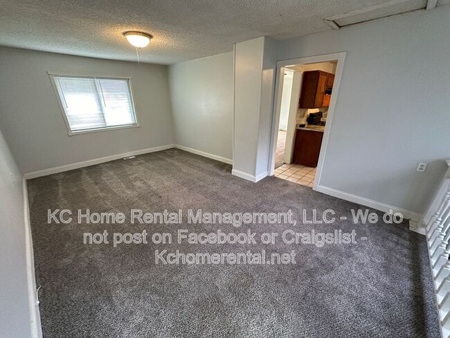 Building Photo - 10700 E 28th Terrace S