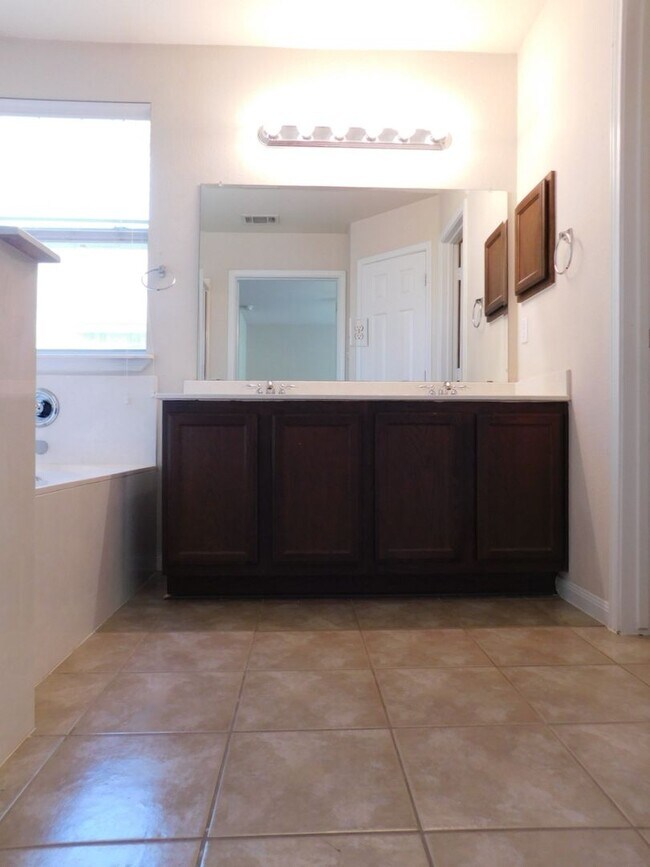 Building Photo - Available Now!!!! Beautiful home located in Harker Heights TX. This home includes 3 bedrooms, 2 b...