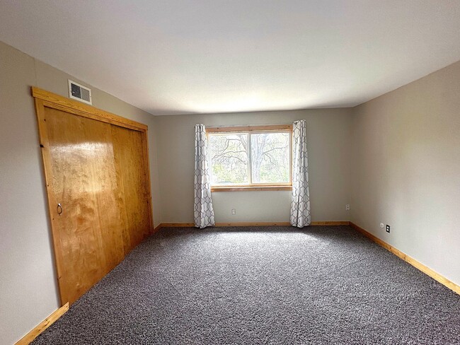 Building Photo - 280 E Highline Cir