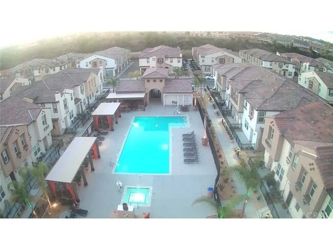 Building Photo - 40402 Calle Real