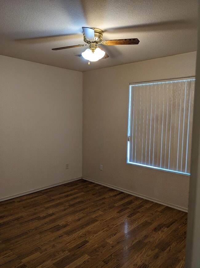 Building Photo - 3846 E Nicole Ave