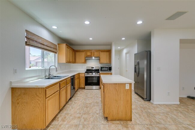 Building Photo - 210 Lynbrook St