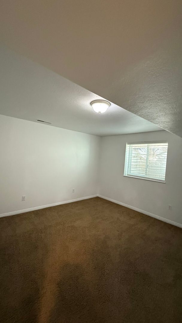 Building Photo - Large Single Family Lehi Home available now!