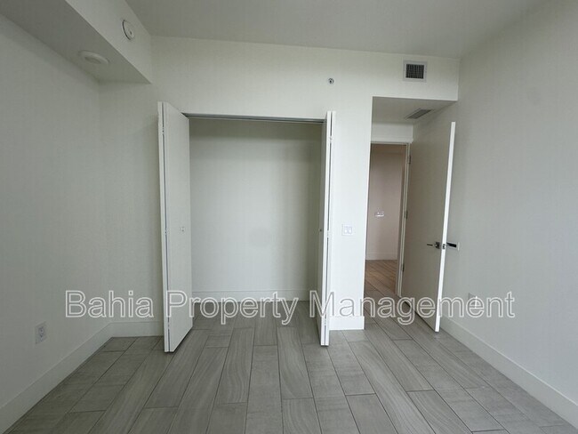 Building Photo - 2000 Metropica Wy