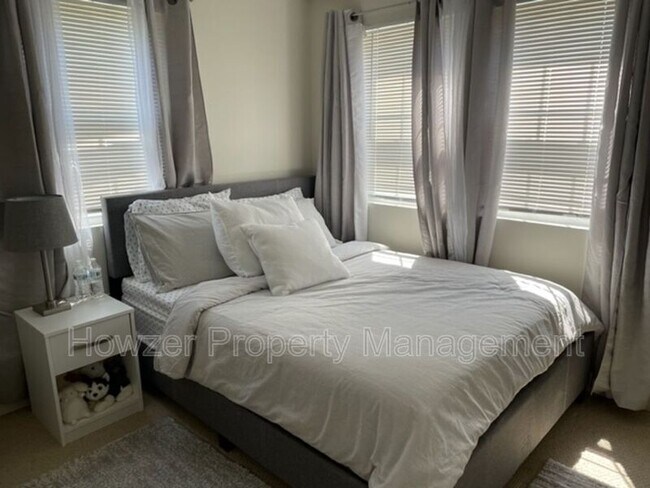 Building Photo - 17 High School Rd