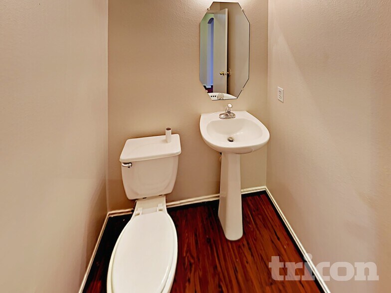 Building Photo - 8227 Radial Ct