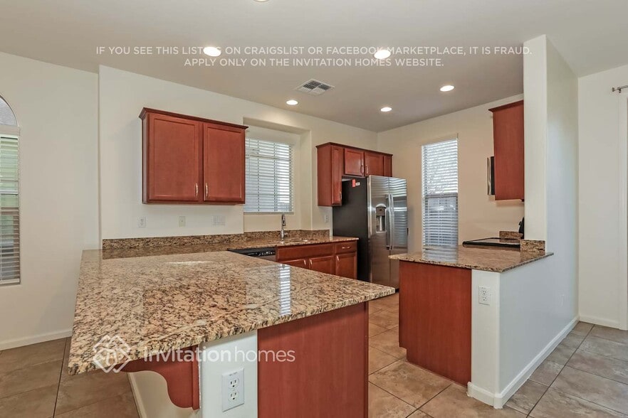 Building Photo - 1447 S Ponderosa Dr