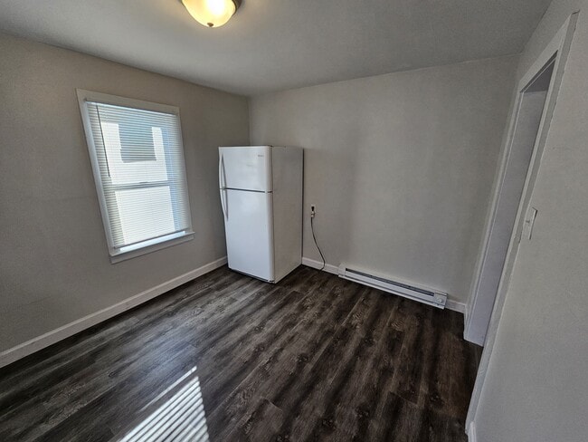 Building Photo - 420 W Hickory St