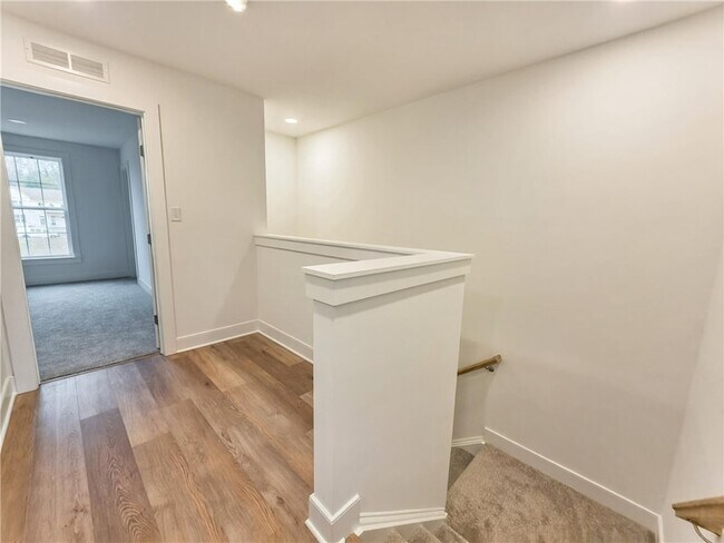 Building Photo - 317 Palisade Wy