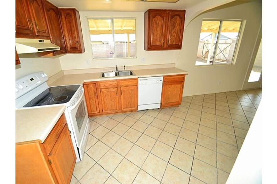 Building Photo - 6941 W Vermont Ave