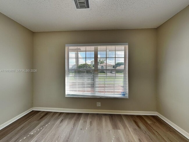 Building Photo - 2501 Stonegate Dr