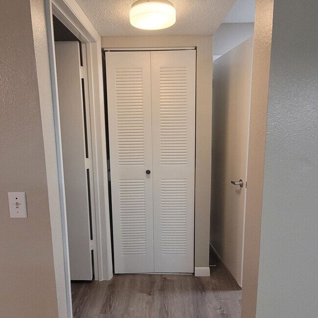 Building Photo - 1/1 condo on ground floor available now in Rockledge