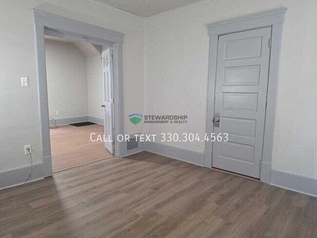 Building Photo - 149 Rhodes Ave