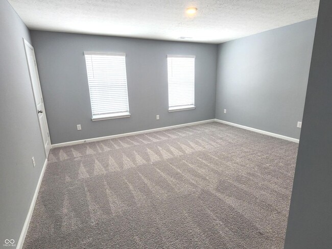 Building Photo - 5817 Flat Hill Dr