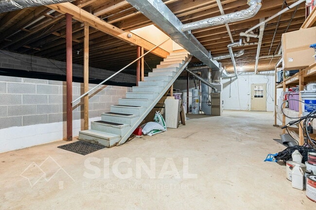 Building Photo - 709 Stonewall Dr