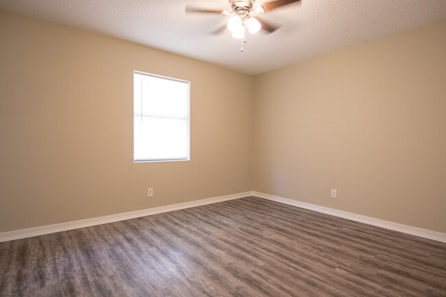 Building Photo - 7817 Walnut Dr