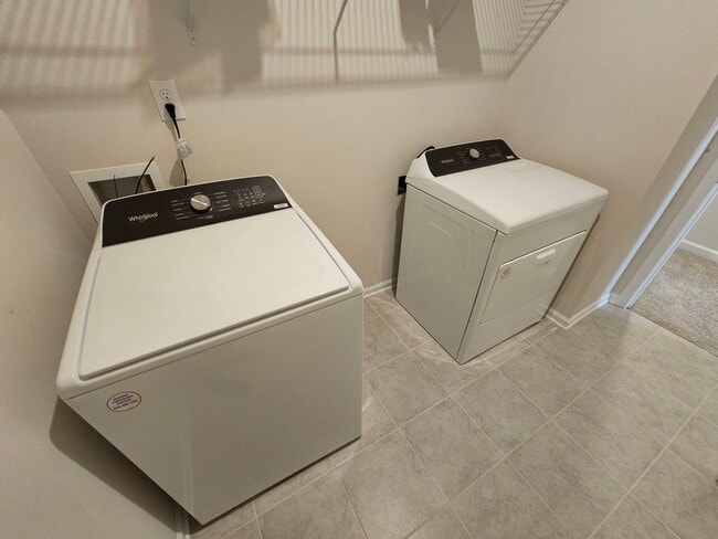 Building Photo - Like New Townhome in Mint Hill