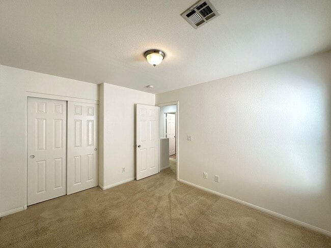Building Photo - 560 Playa Linda Pl