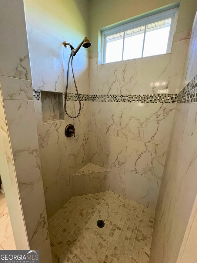 Building Photo - 129 Oarsman Crossing