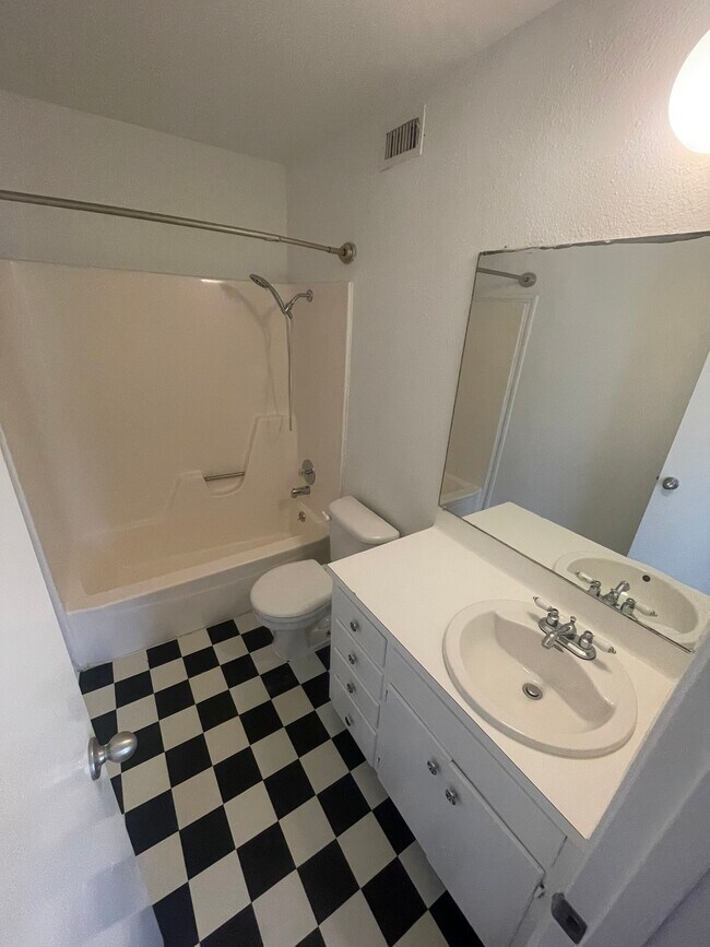 Building Photo - 1901 Glen Allen St