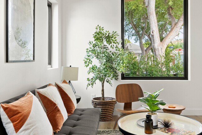 Building Photo - Stunning brand new construction, modern lu...