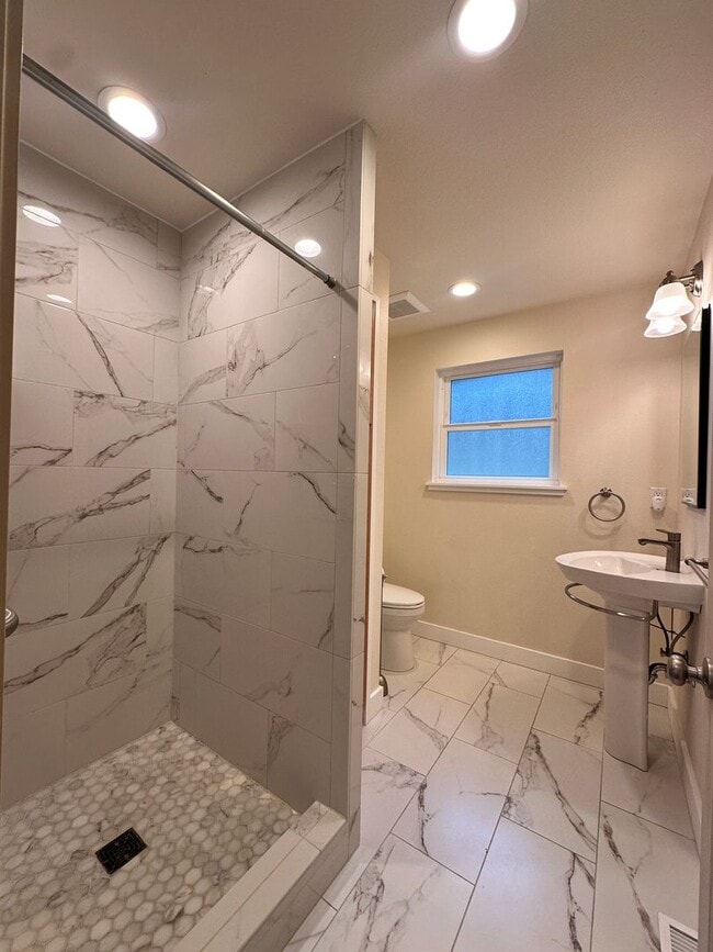 Building Photo - Charming 2-bedroom, 1-bathroom home