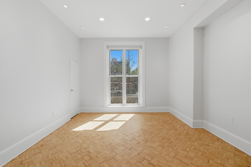 Building Photo - 1851 Columbia Rd NW