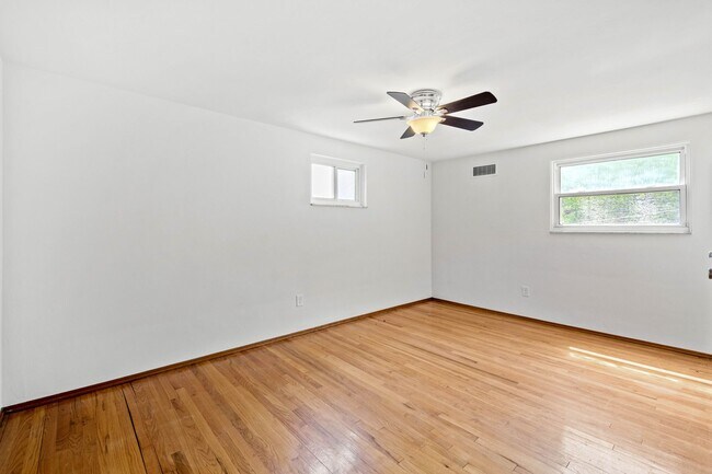 Building Photo - AVAILABLE JULY 1ST! UPDATED 3-bedroom!!