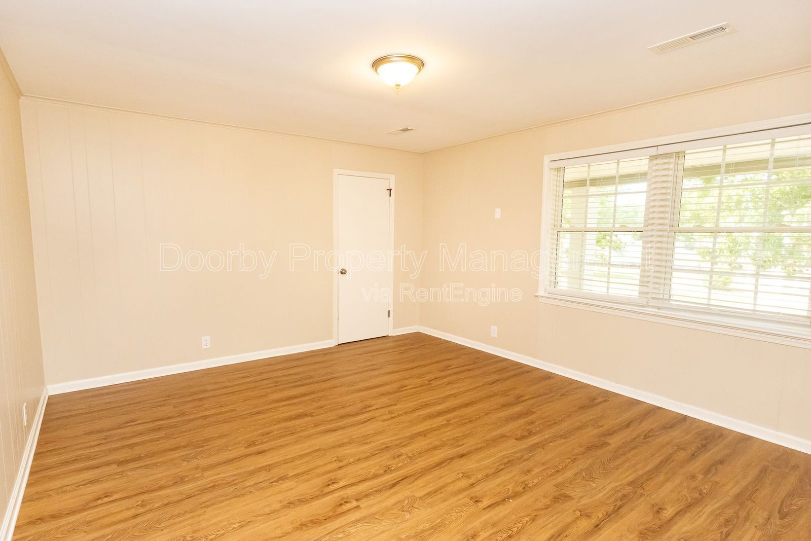 Building Photo - 207 Memorial Dr