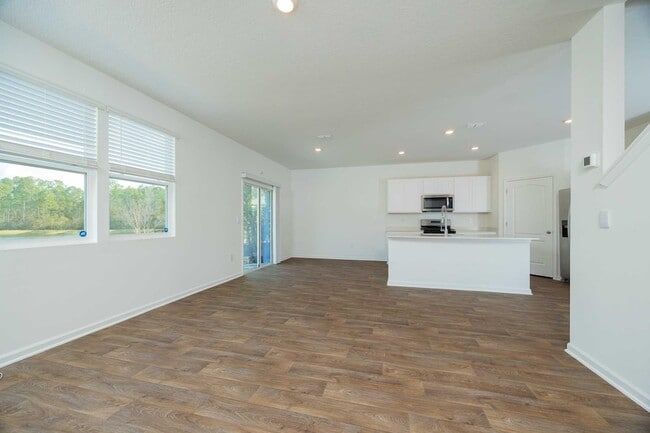 Building Photo - 951 Orellana Rd