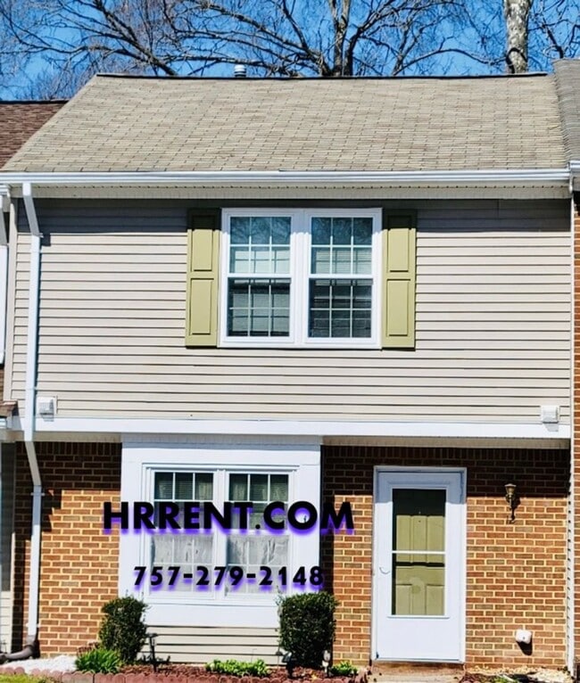 Building Photo - Lovely 2 Bedroom 2.5 Bathroom Townhouse lo...